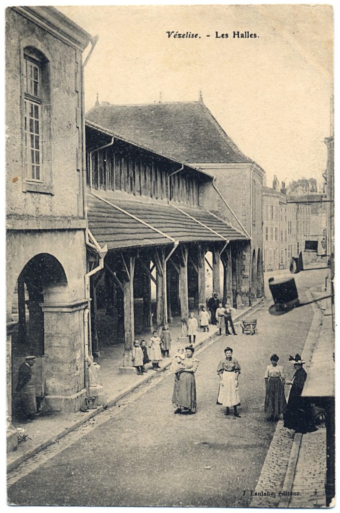 les Halles de Vézelise au début du XXème siècle